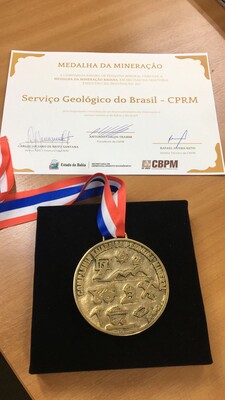 Medalha da Minerao Baiana, de autoria do artista plstico baiano Bel Borba 